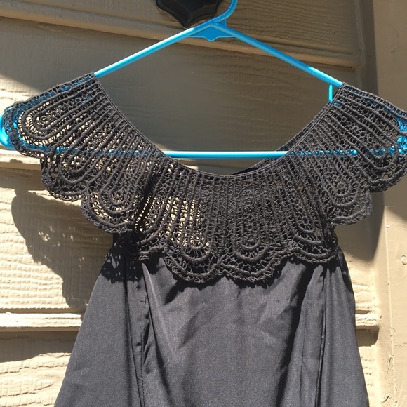 Black form fitting mini dress - Picture 2 of 6